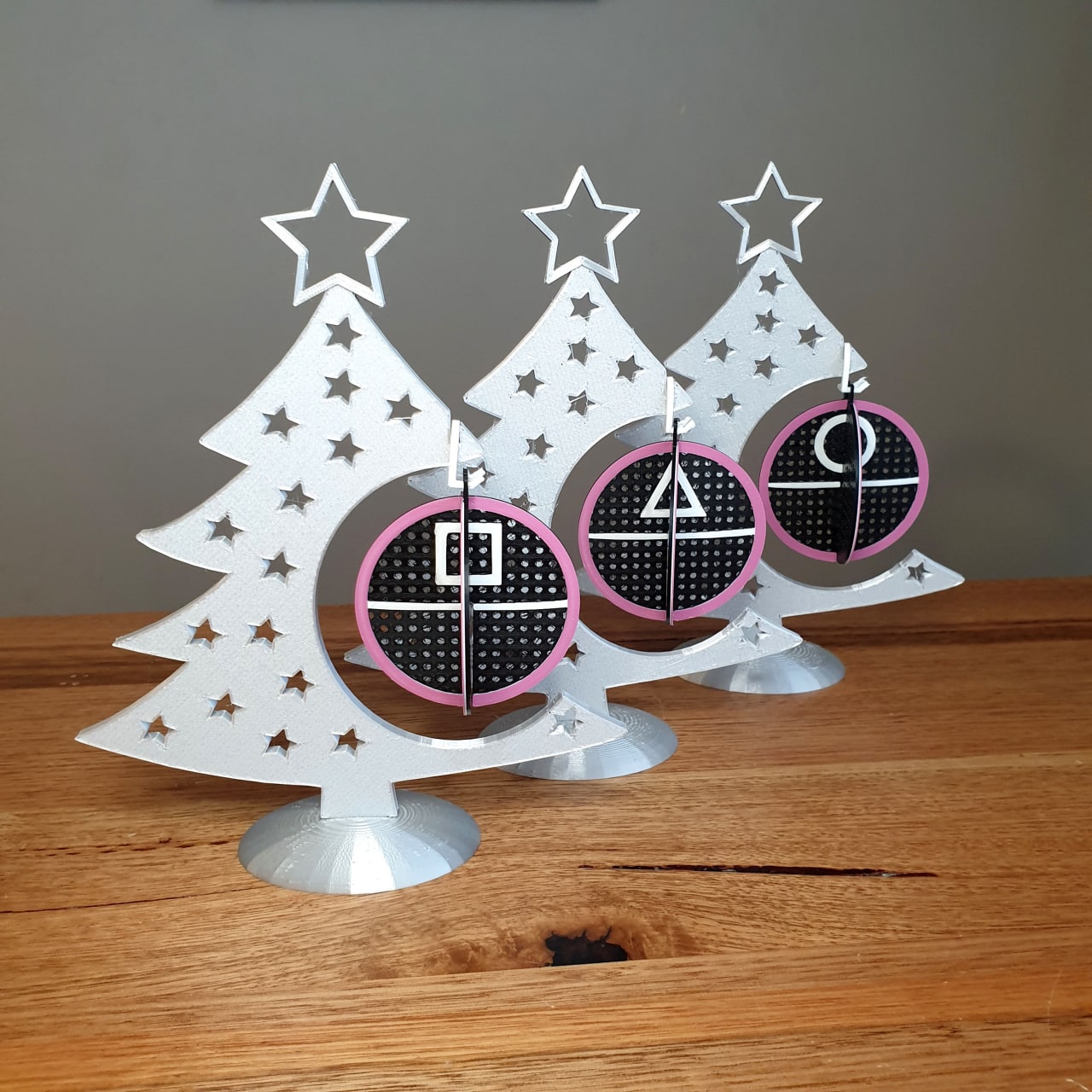 Squid Game Weihnachtsdeko Tannenbaum Squid Game Weihnachtsdeko 3-teilig 20CM Groß