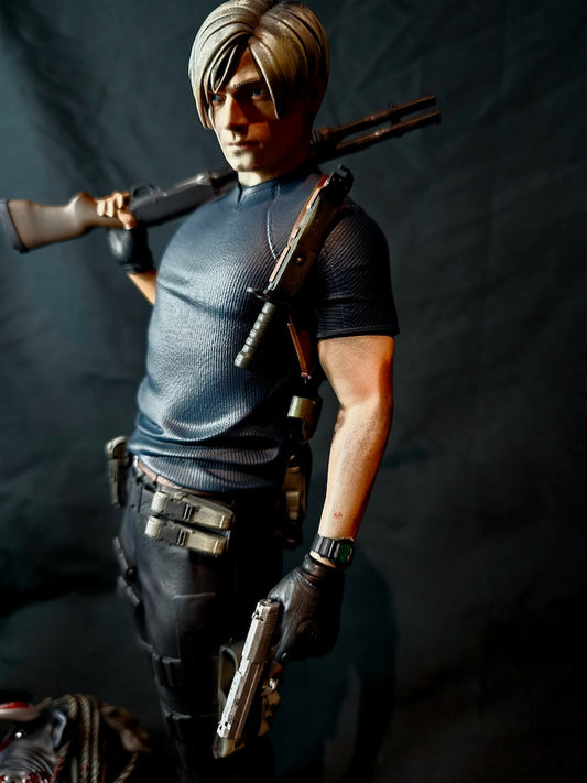 Resident Evil 4 Leon Kennedy Figure Resident Evil 4 Leon Figure 25CM Large Size