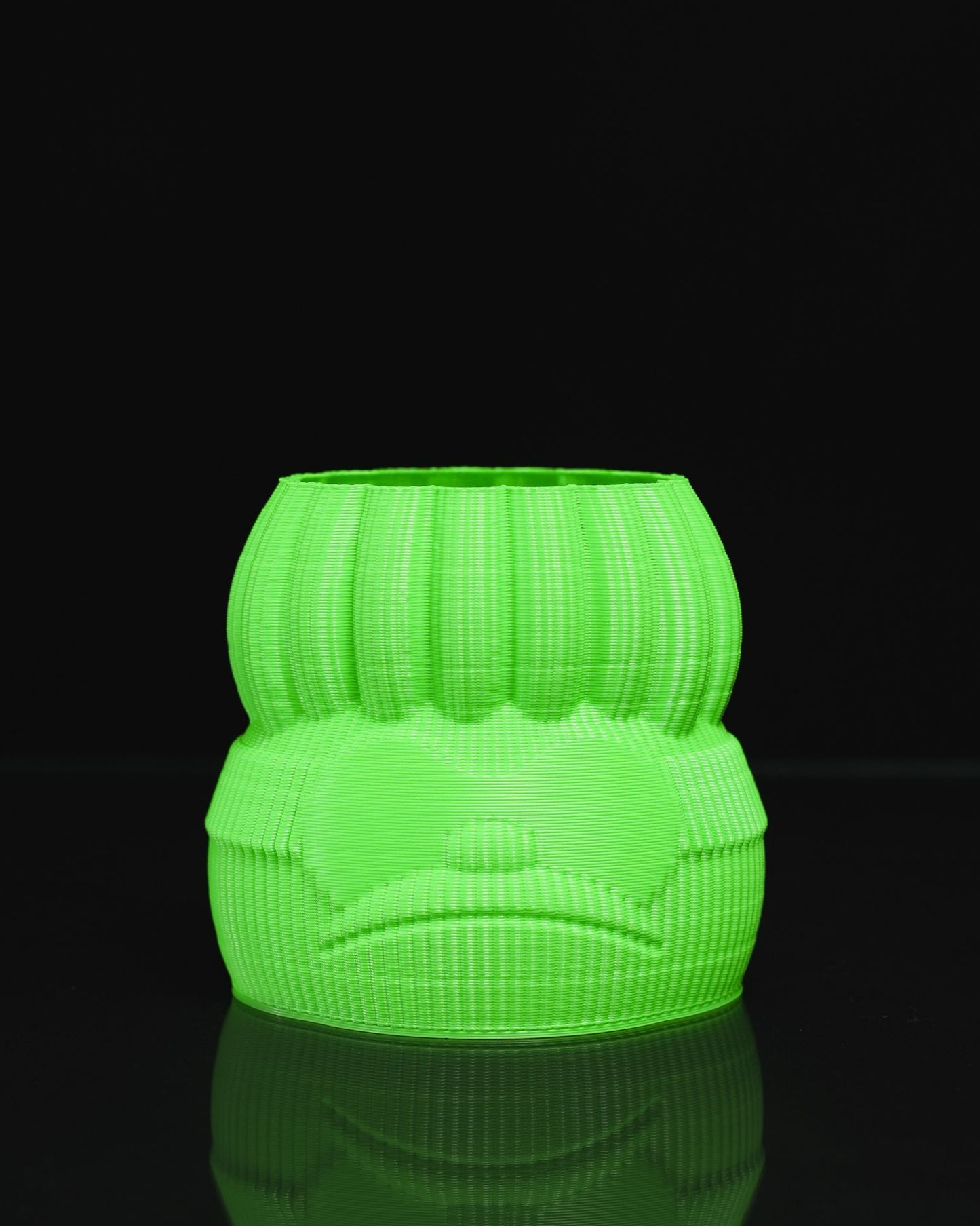 Neongrüne dekorative Blumenvase mit menschlichem Gesicht