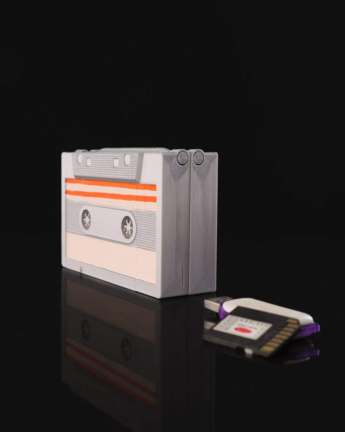 USB SD-Karten-Organizer im Retro-Kassetten-Design - USB SD-Karten-Schutz