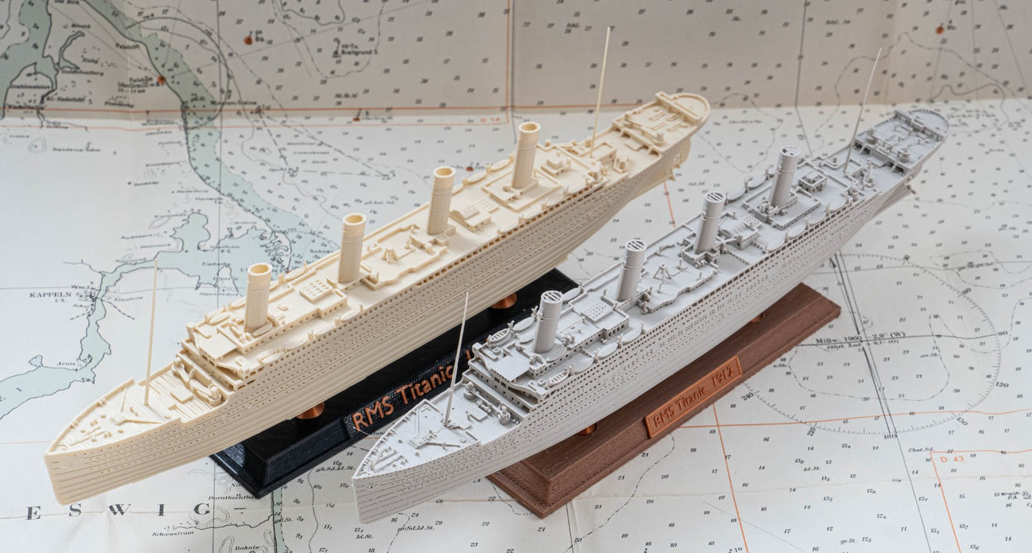 Titanic Figur mit Ständer 26 cm (Große Ausführung)