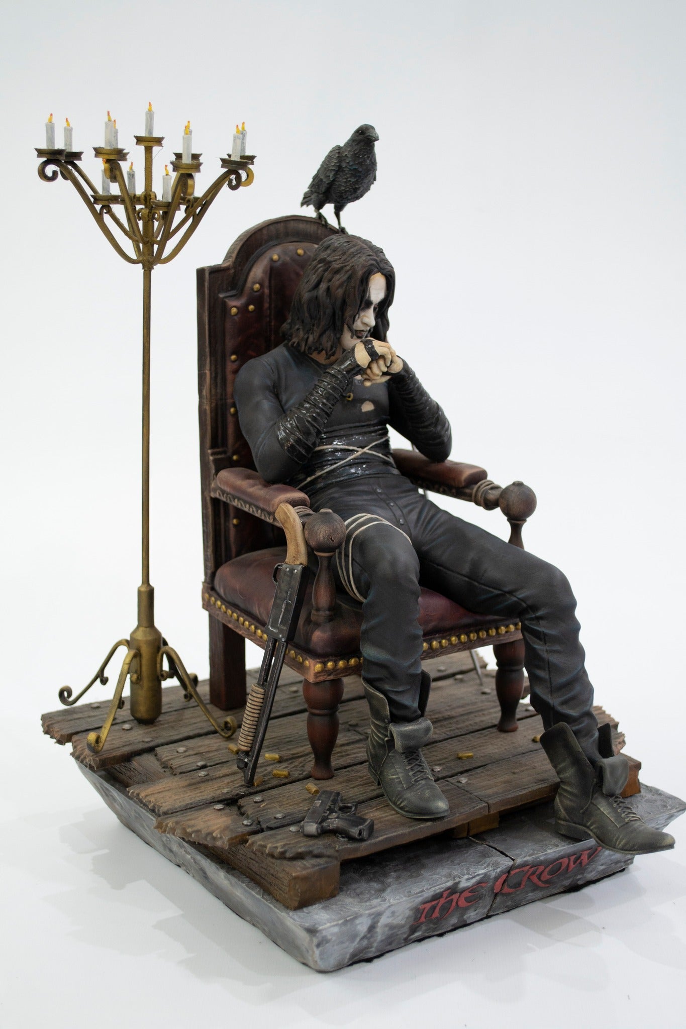 The Crow Thronbemalte Figur 25 cm