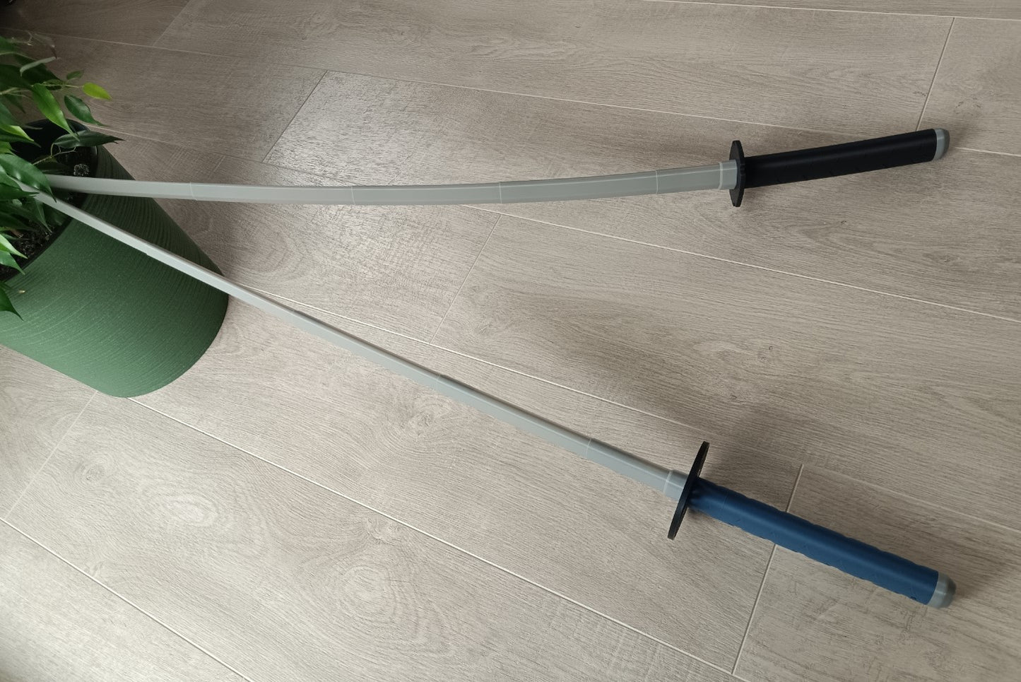 Japanisches Katana-Schwert, aufklappbar und beweglich