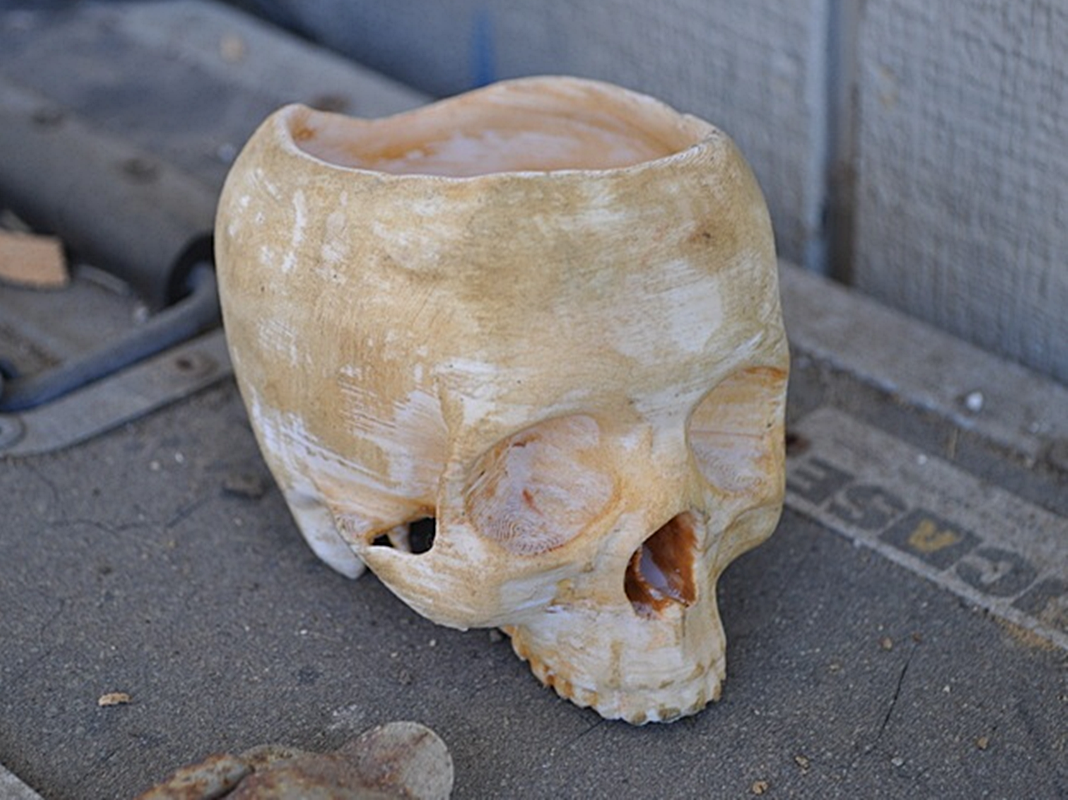 Totenkopfschale ( 10 cm Durchmesser )