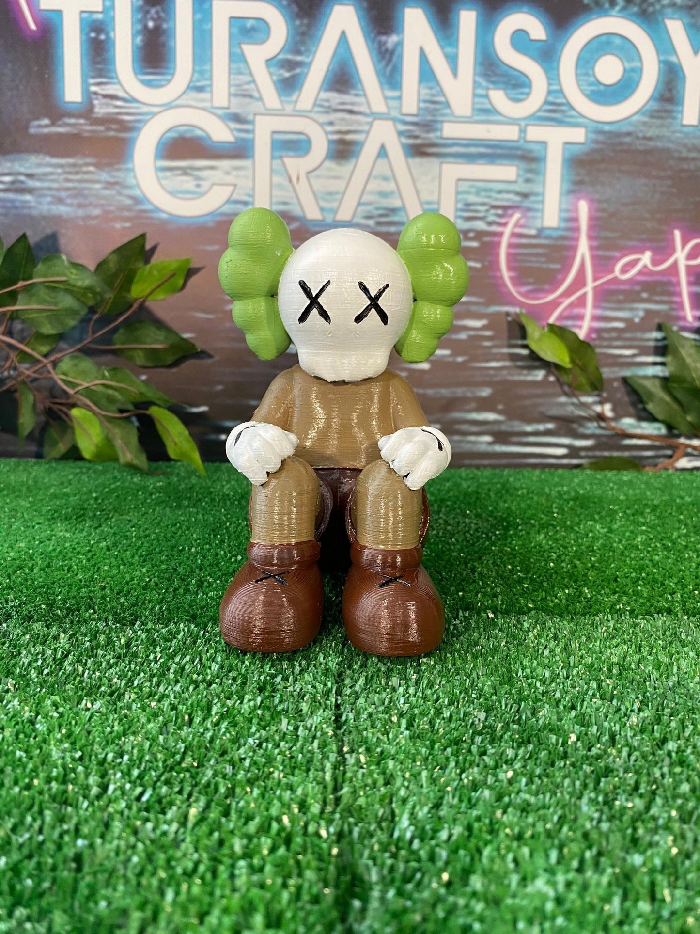 Kaws Shocked Bemalte Figur 20 cm groß