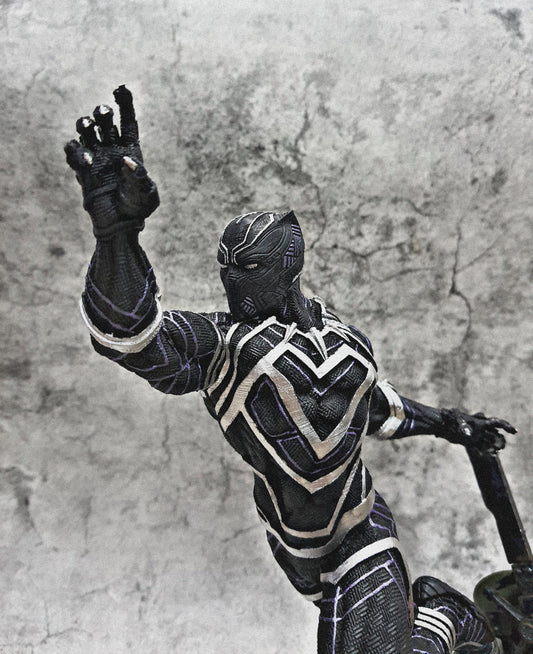Black Panther gegen Captain America Bemalte Figur 25 cm Riesenformat