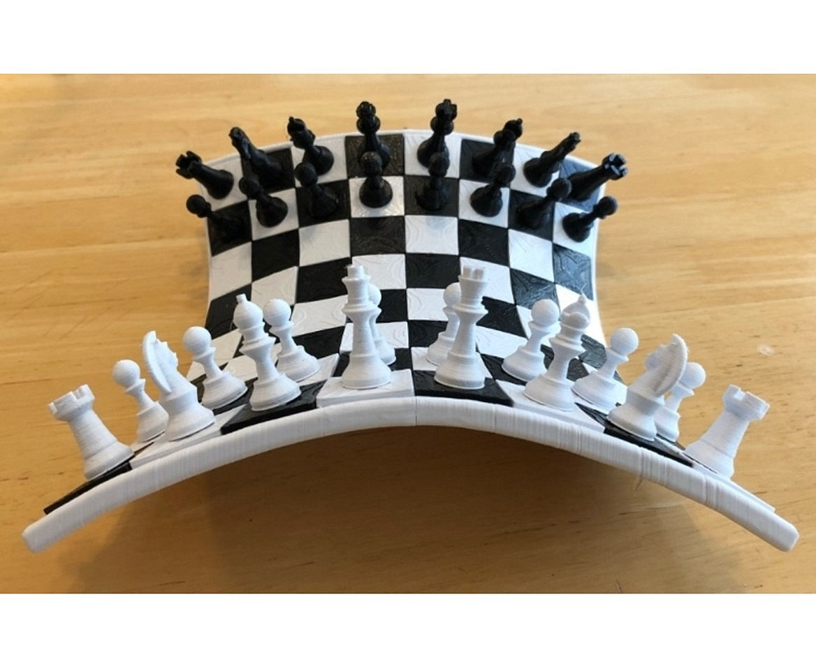 Dekoratives abgewinkeltes gebogenes Schachbrett, quadratisch, 16 cm