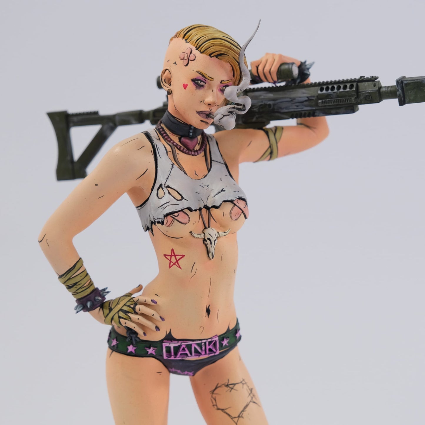 Wild Girl Panzer Figur Bemalt 20 Cm
