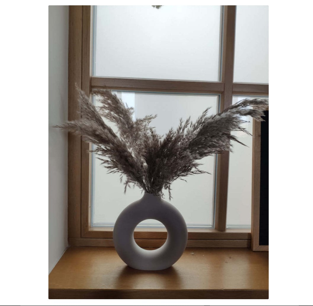 Vase mit Loch in der Mitte