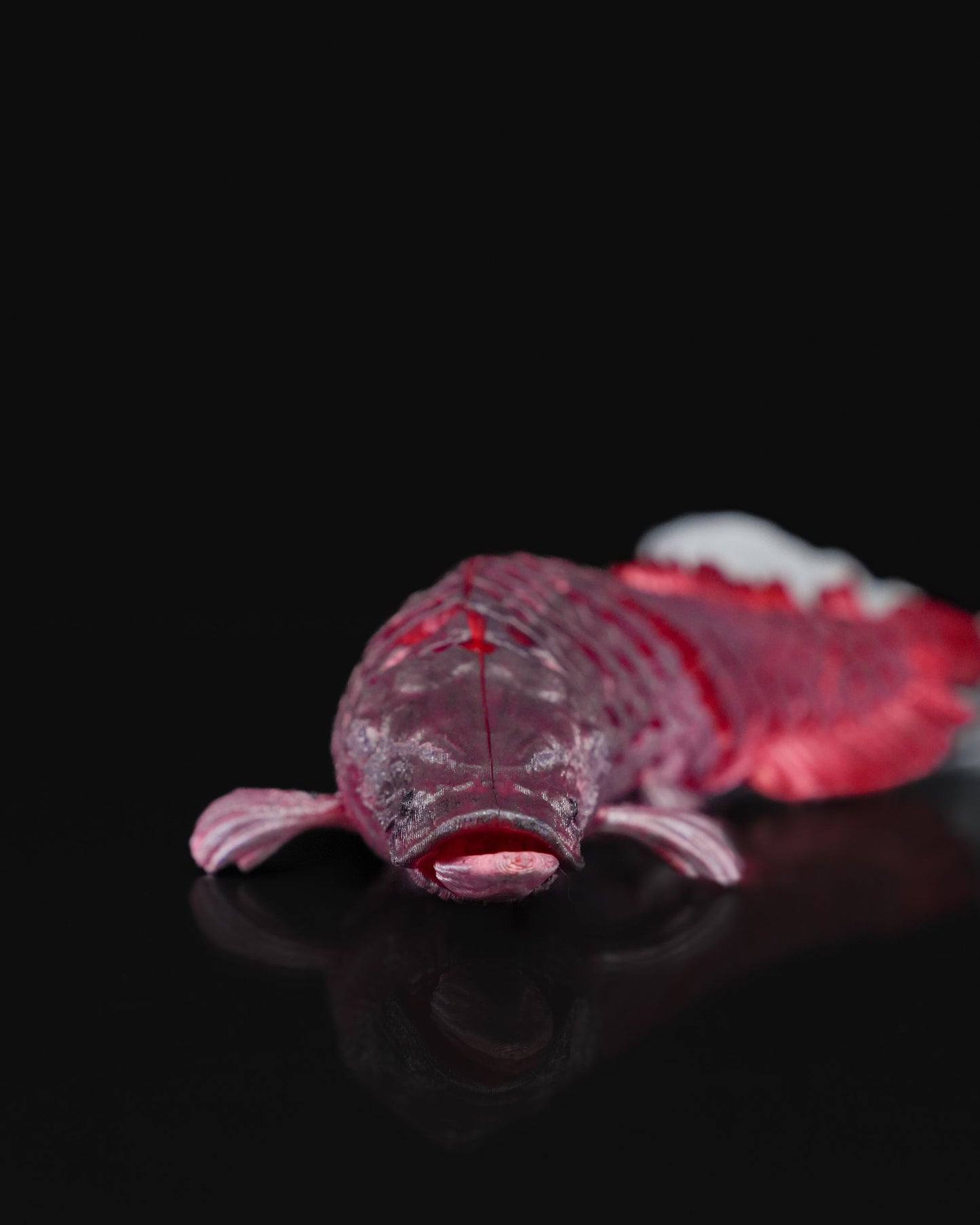 Roter Fisch Bewegliches Spielzeug Roter Fisch Dekoratives Objekt mit Ständer