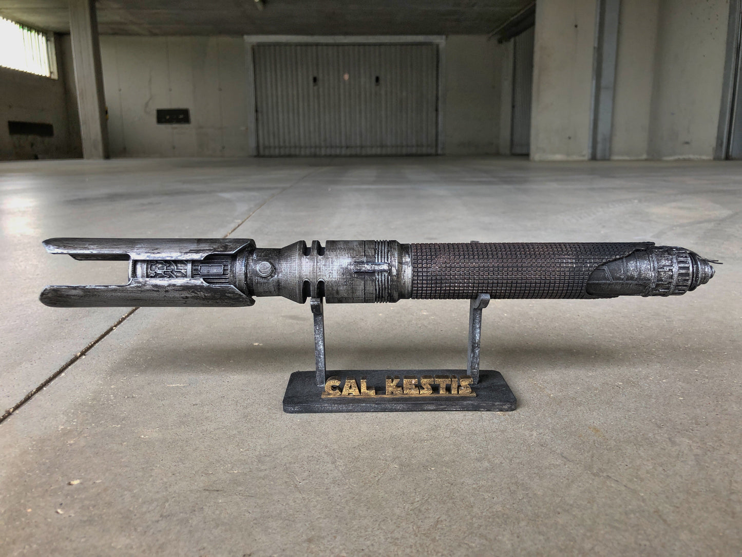 Star Wars Jedi-Lichtschwertgriff mit Ständer Jedi Star Wars Lichtschwertgriff