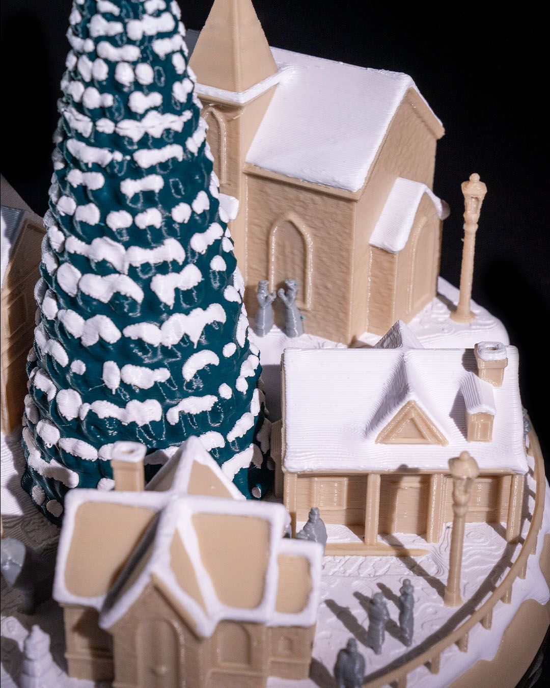 Verschneites Weihnachtshaus Objekt, Tannenbaum Weihnachtsdorf Objekt Groß 20CM