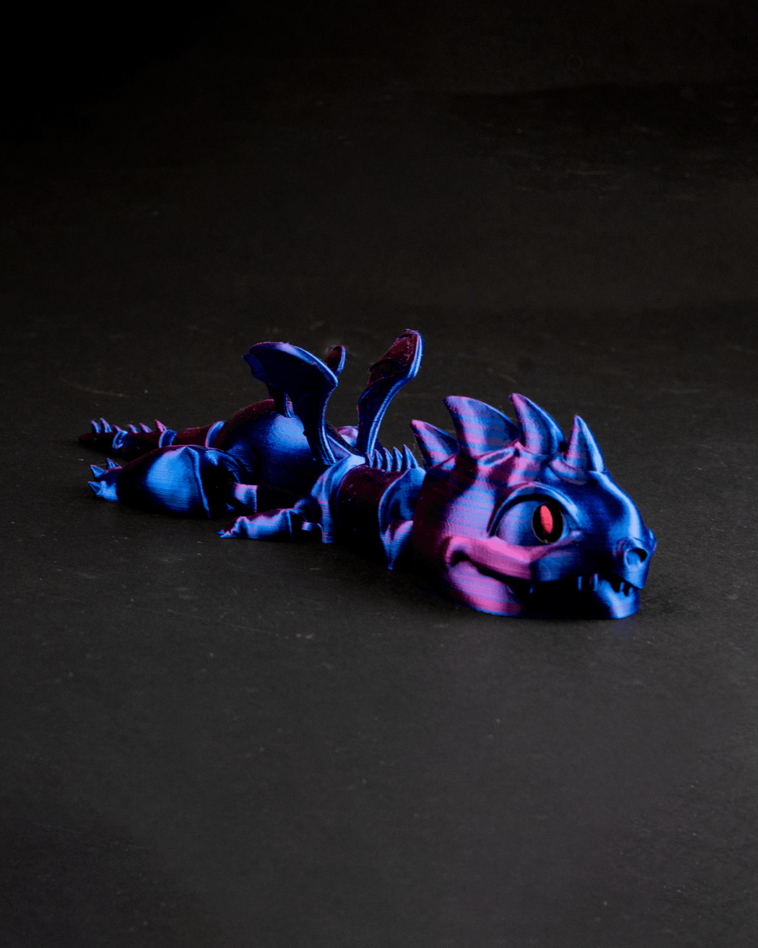 Buntes bewegliches Drachenspielzeug Drache mit Flügeln Tierische Spielzeuge