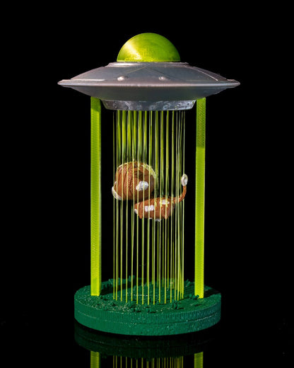 UFO-Figur entführt Kuh, in den Weltraum gebeamt, Deko-Objekt 12CM