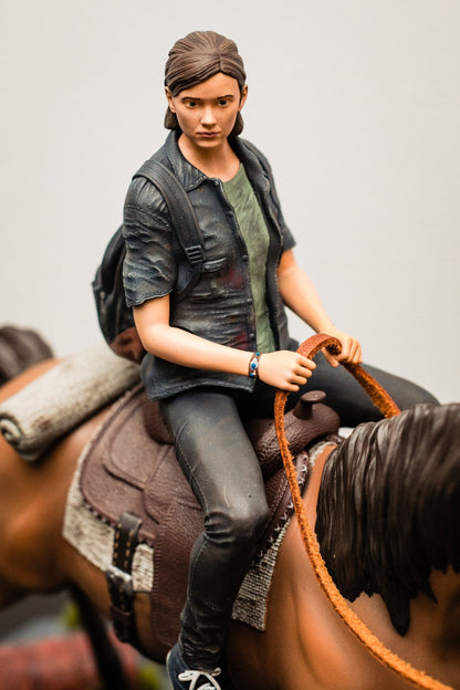 The Last of Us Ellie Figur The Last of Us Pferd und Ellie Objekt Groß 25CM
