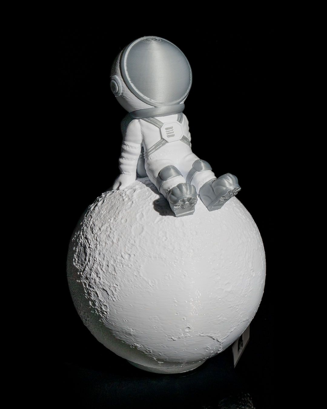 Astronautenlampe im Weltall, Astronauten-Wandlampe auf dem Mond, große Größe 23 cm