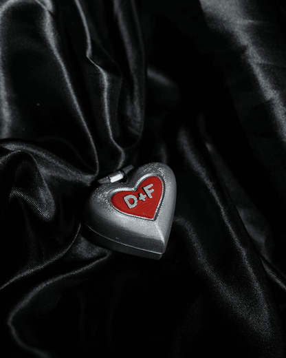 Personalisiertes romantisches Valentinstagsgeschenk: Rosen- und Herz-Ringbox