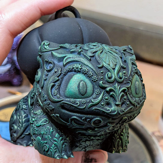 Pokemon Bulbasaur Yılbaşı Süsü  Pokemon Yılbaşı Süsü Balbazar Yılbaşı Süsü 13CM