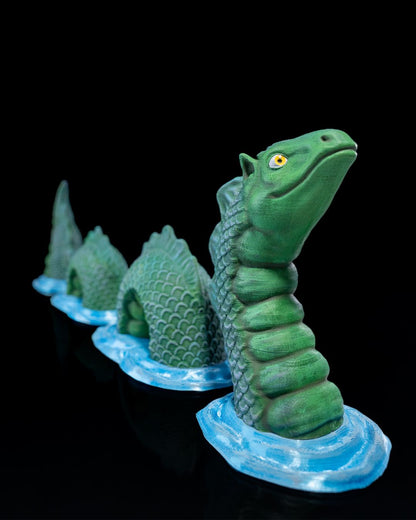 Nessie Loch Ness Monster Bemalte Figur 25 CM (GROSS)