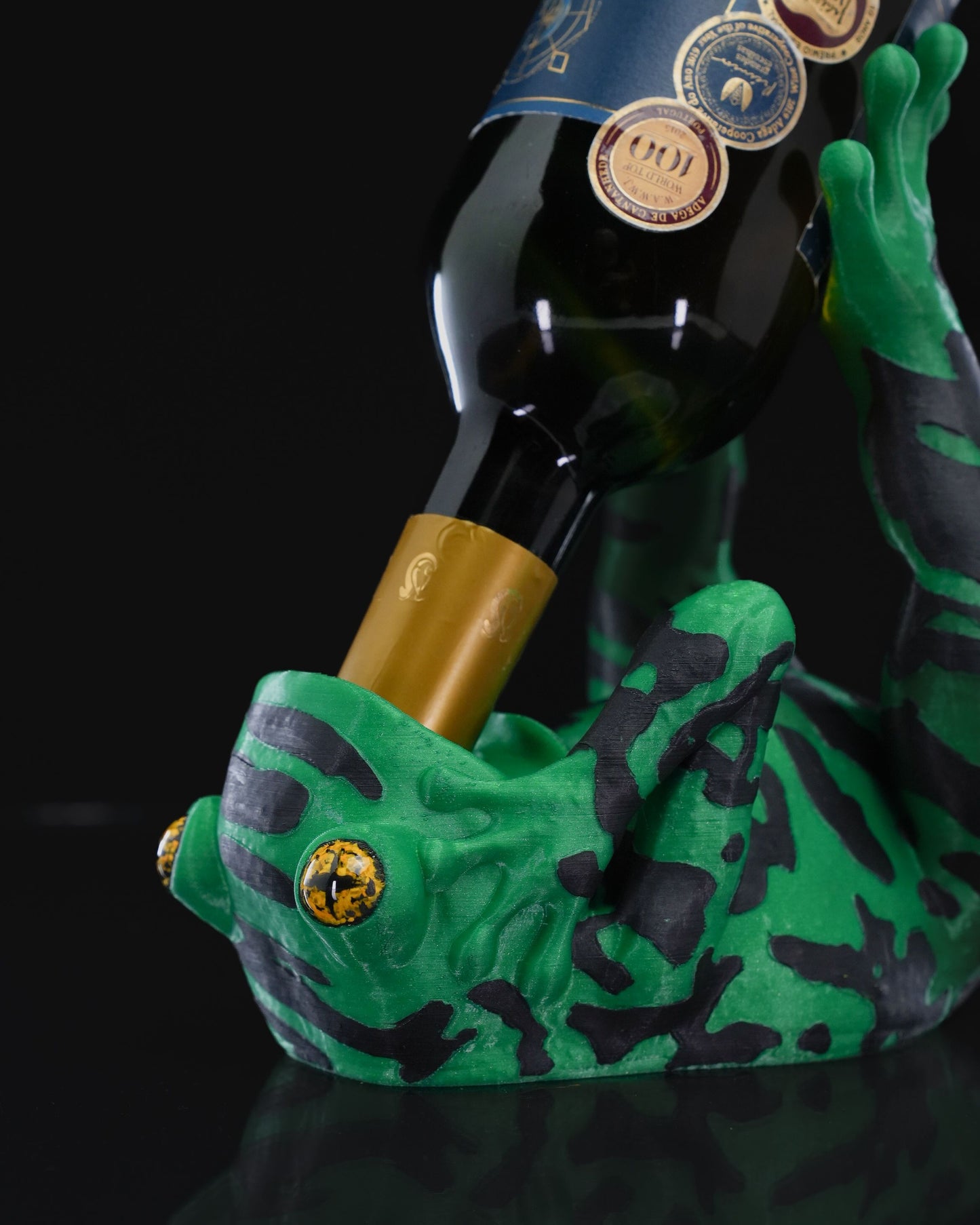 Dekorativer Flaschenhalter mit Froschmotiv, gestreift