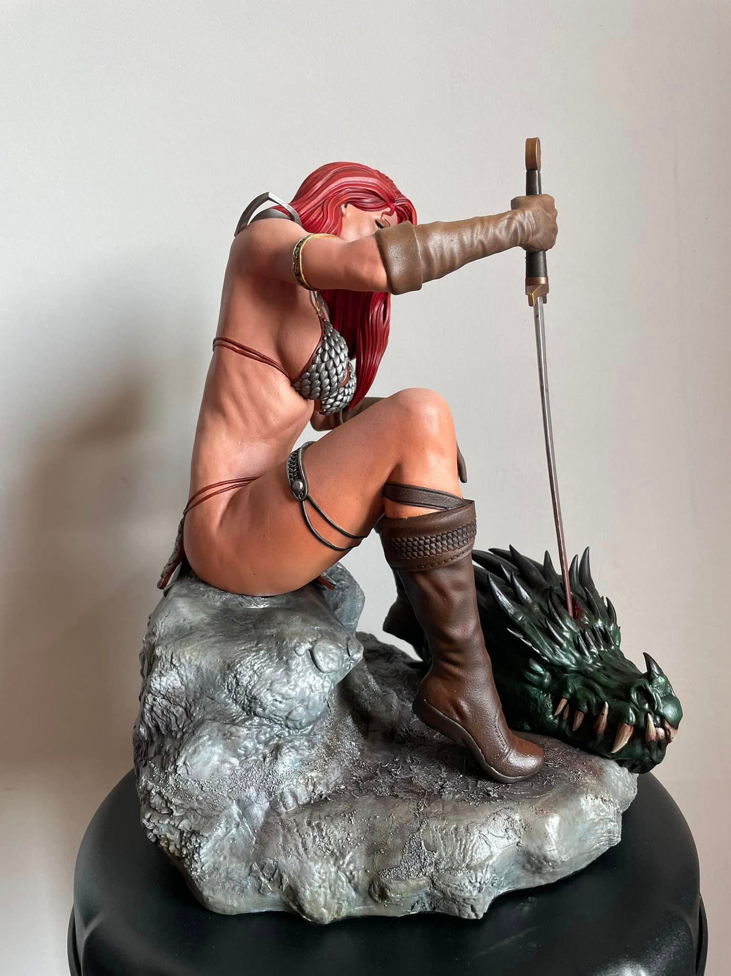 Red Sonja Figur Rote Sonja Dekorationsobjekt Groß 25CM