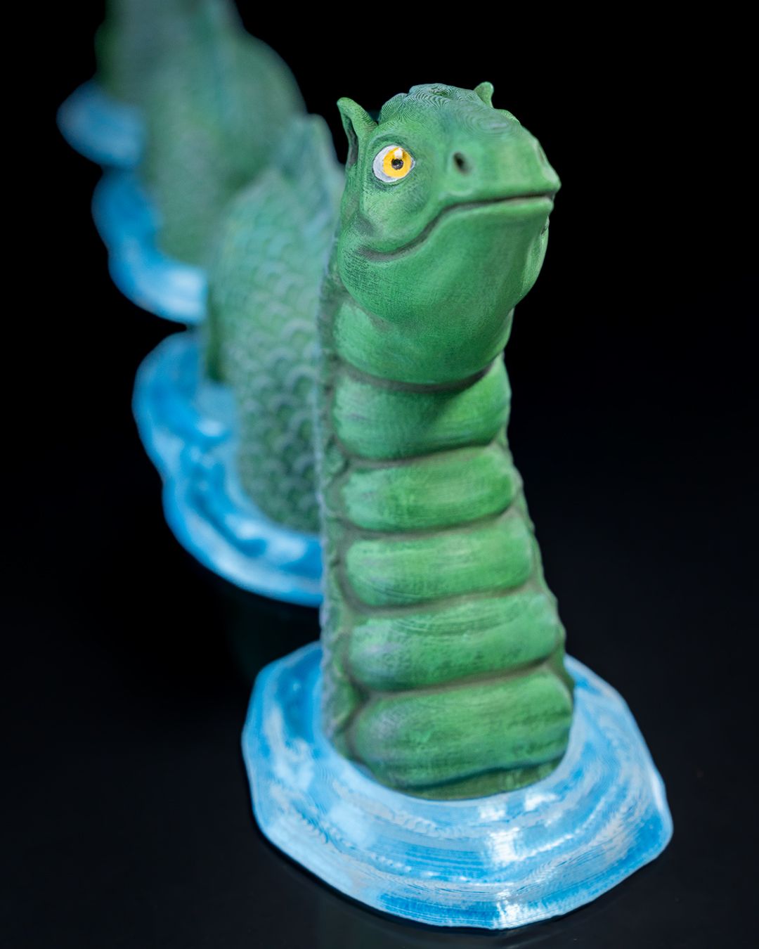 Nessie Loch Ness Monster Bemalte Figur 25 CM (GROSS)