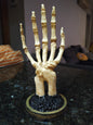 Schmuckhalter in Form einer Skeletthand, großer Schmuckständer in Form einer Skeletthand