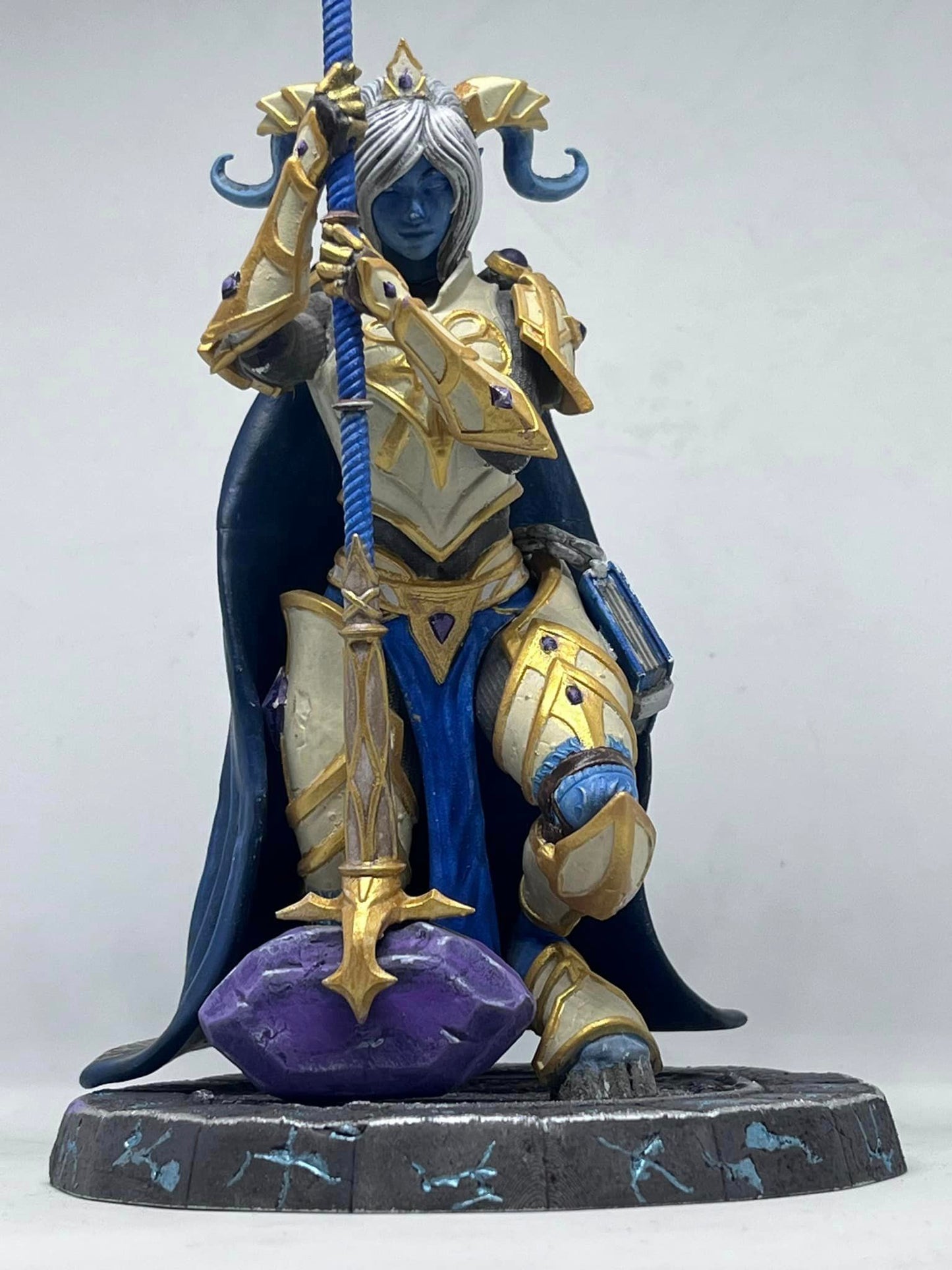 World of Warcraft Draenei WOW Yrel Bemalte Figur Yrel Figur Groß 20CM