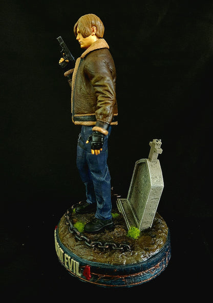 Resident Evil 4 Leon Figur Resident Evil 4 Leon Scott Kennedy Groß 25CM