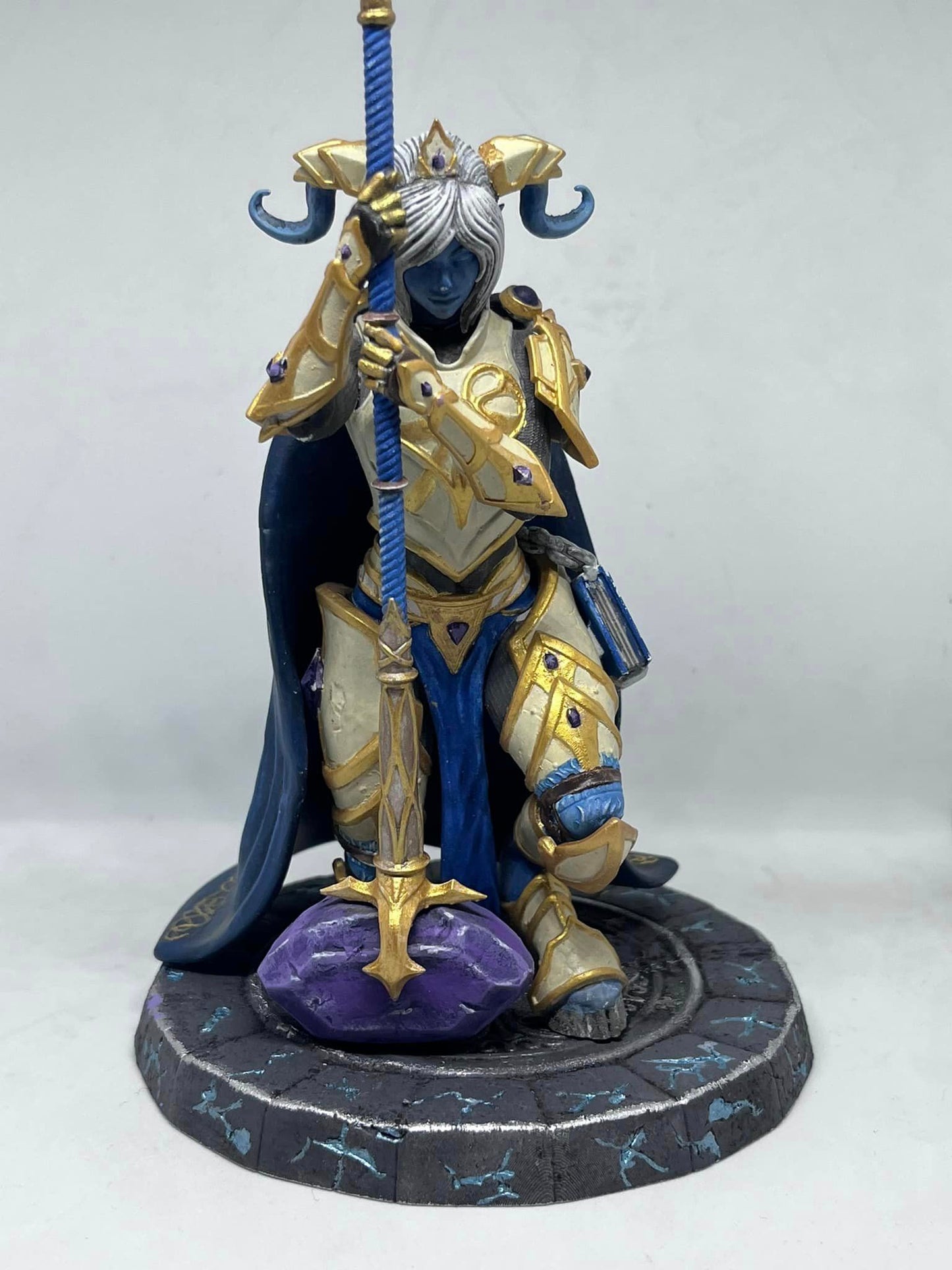 World of Warcraft Draenei WOW Yrel Bemalte Figur Yrel Figur Groß 20CM