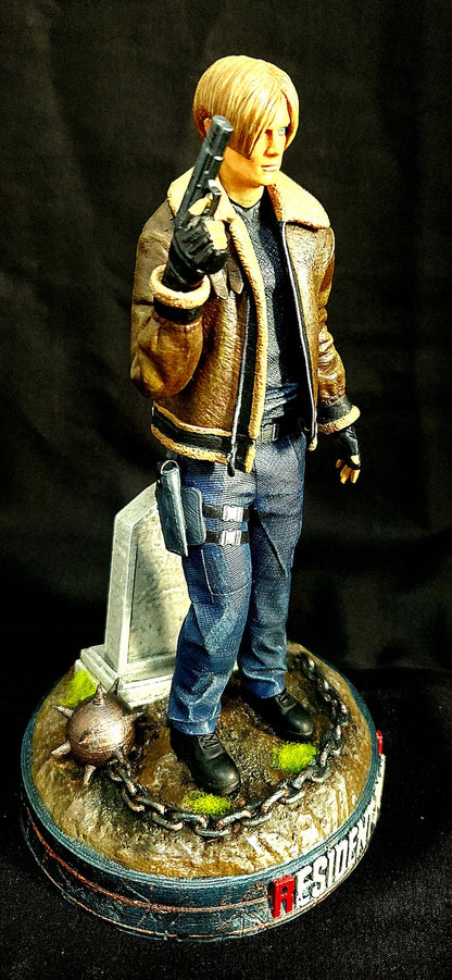 Resident Evil 4 Leon Figur Resident Evil 4 Leon Scott Kennedy Groß 25CM