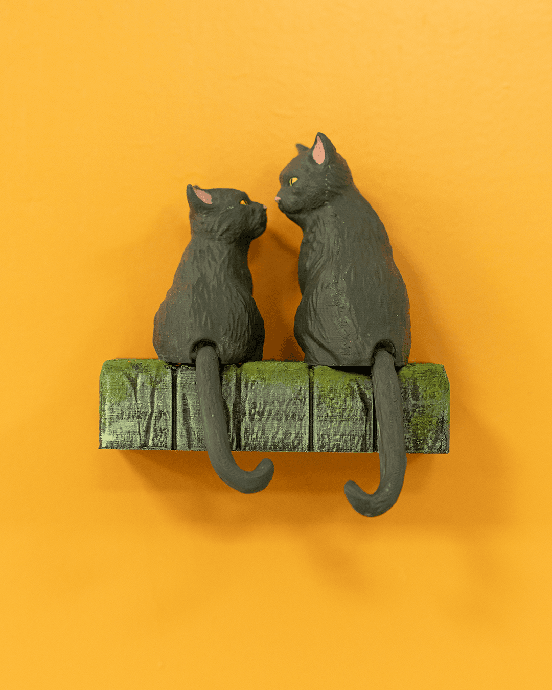 Verliebte Katzen Wandmontierter dekorativer Schlüsselhalter für zwei Schlüssel Schlüsselaufhänger