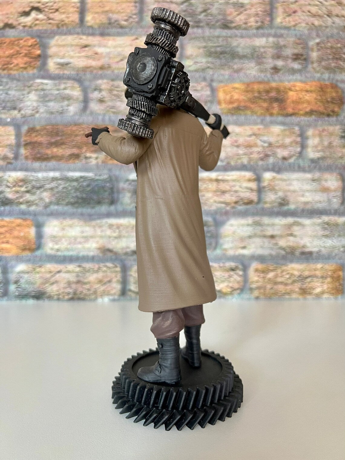 Resident Evil Heisenberg Figur Resident Evil Village Karl Heisenberg Objekt 25CM