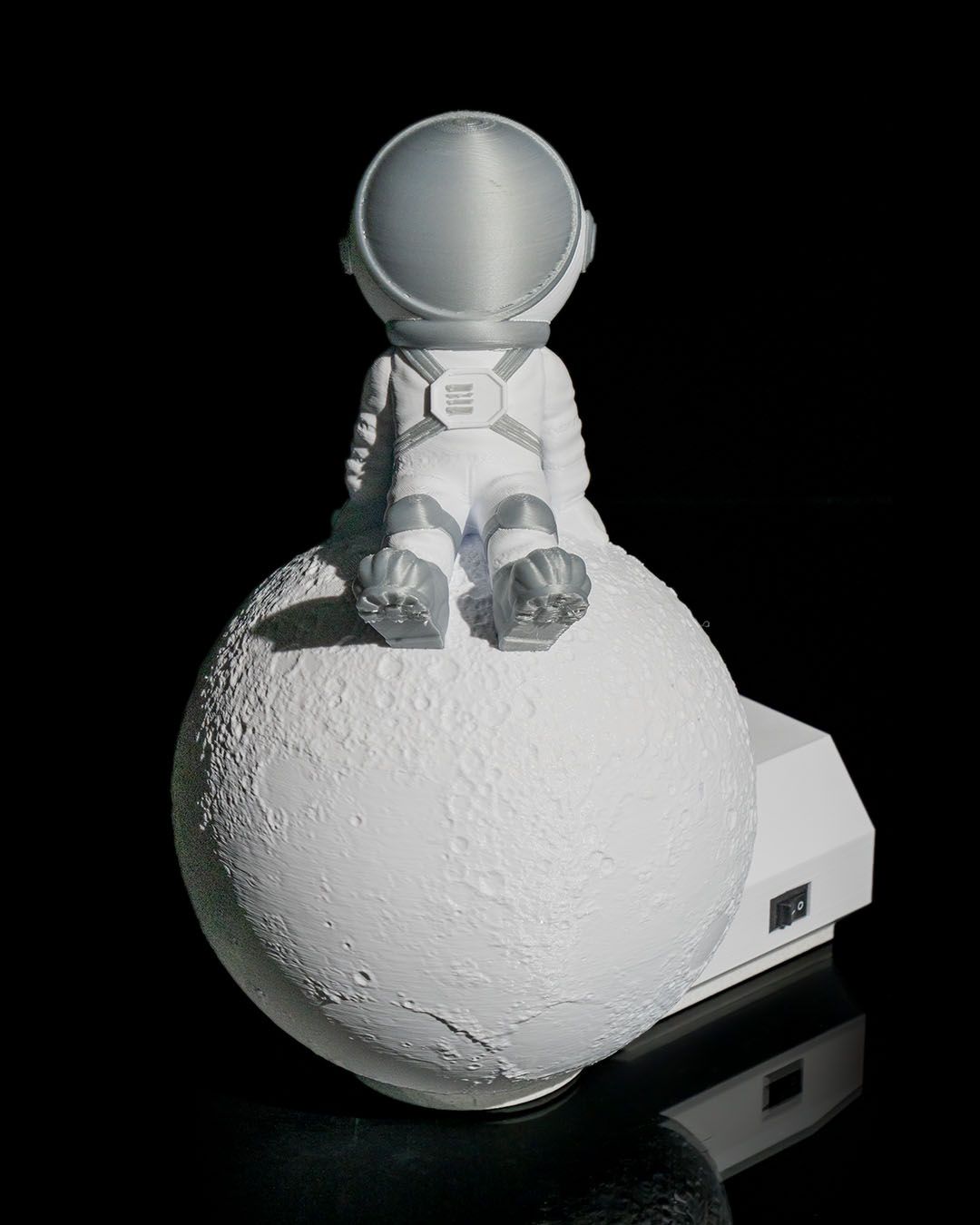 Astronautenlampe im Weltall, Astronauten-Wandlampe auf dem Mond, große Größe 23 cm