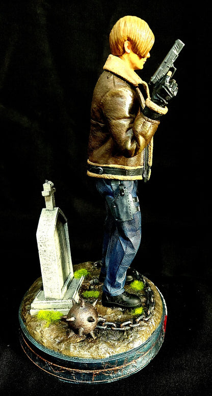 Resident Evil 4 Leon Figur Resident Evil 4 Leon Scott Kennedy Groß 25CM