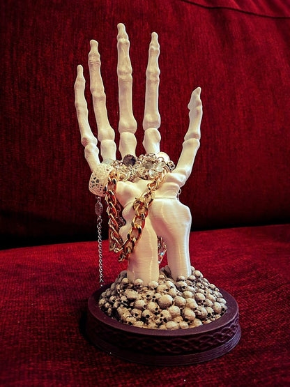 Schmuckhalter in Form einer Skeletthand, großer Schmuckständer in Form einer Skeletthand