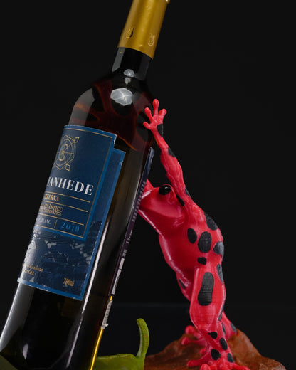 Dekorativer Weinflaschenhalter mit gepunkteter Froschfigur