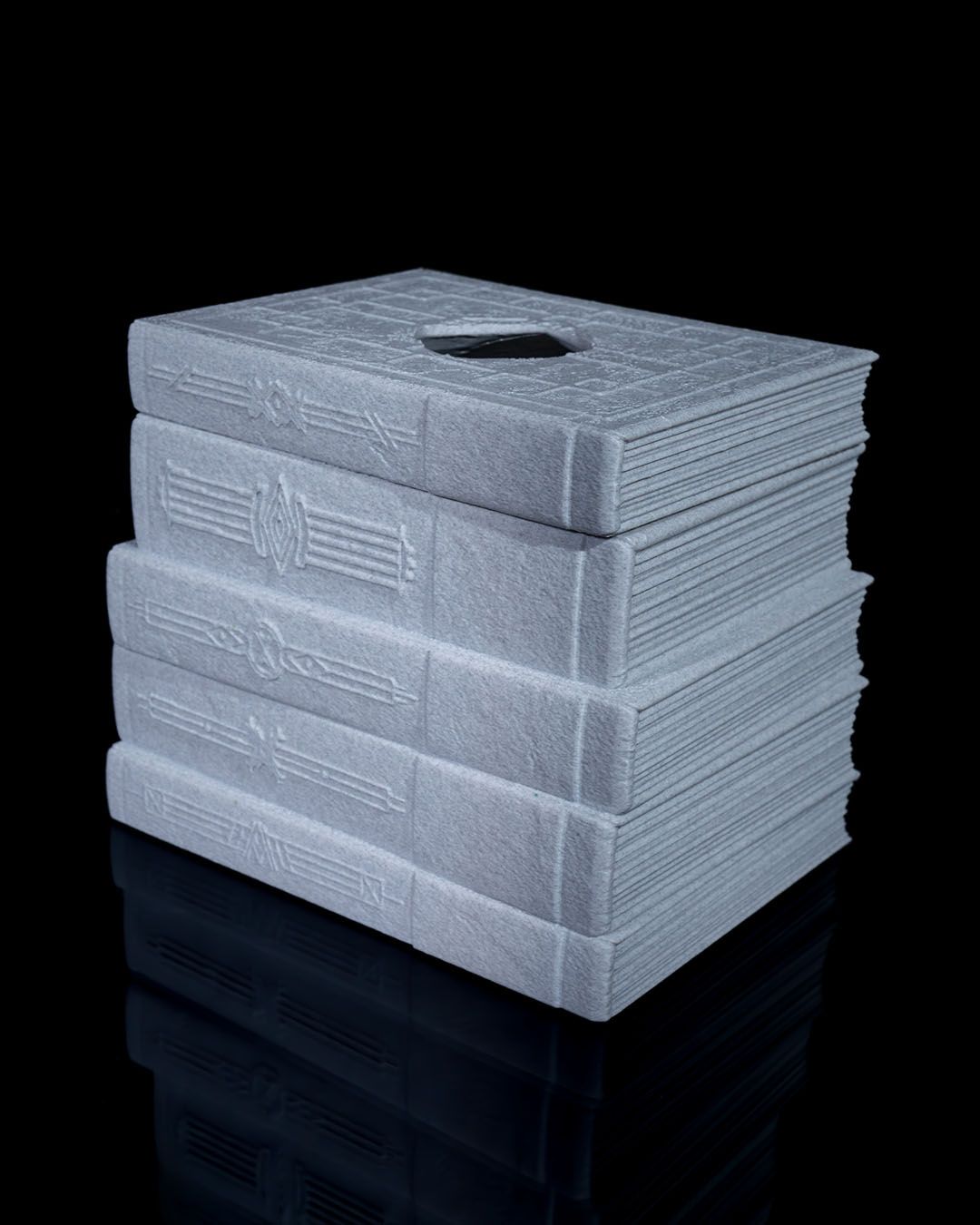 Buch mit Heldenmotiv, Dekoobjekt, groß, 20 cm
