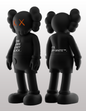 Schwarze KAWS Companion bemalte Figur, große Größe, 20 cm