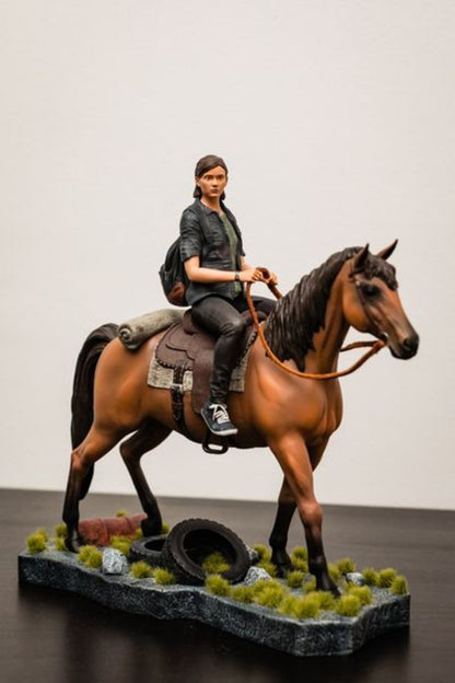 The Last of Us Ellie Figur The Last of Us Pferd und Ellie Objekt Groß 25CM