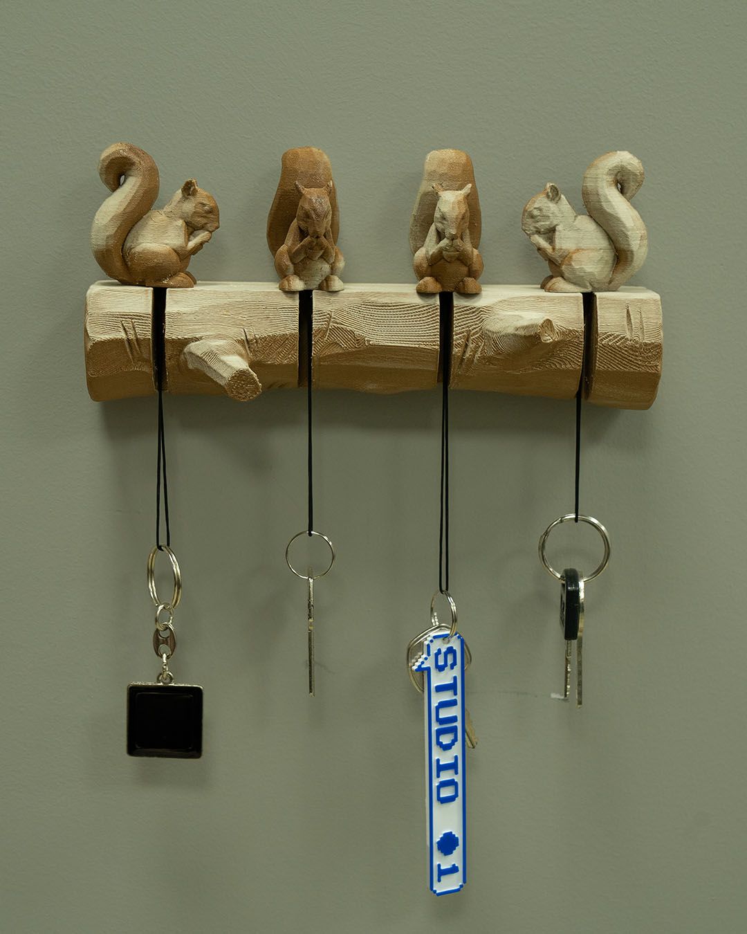 Eichhörnchen-Familie Schlüsselhaken Baum