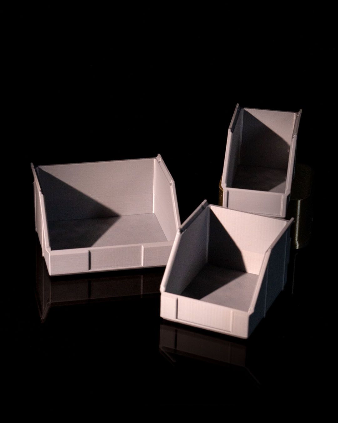 Wandmontierter modularer Organizer mit verstellbaren Fächern