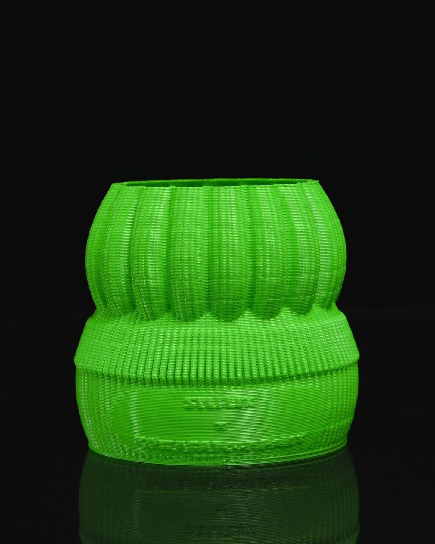 Neongrüne dekorative Blumenvase mit menschlichem Gesicht