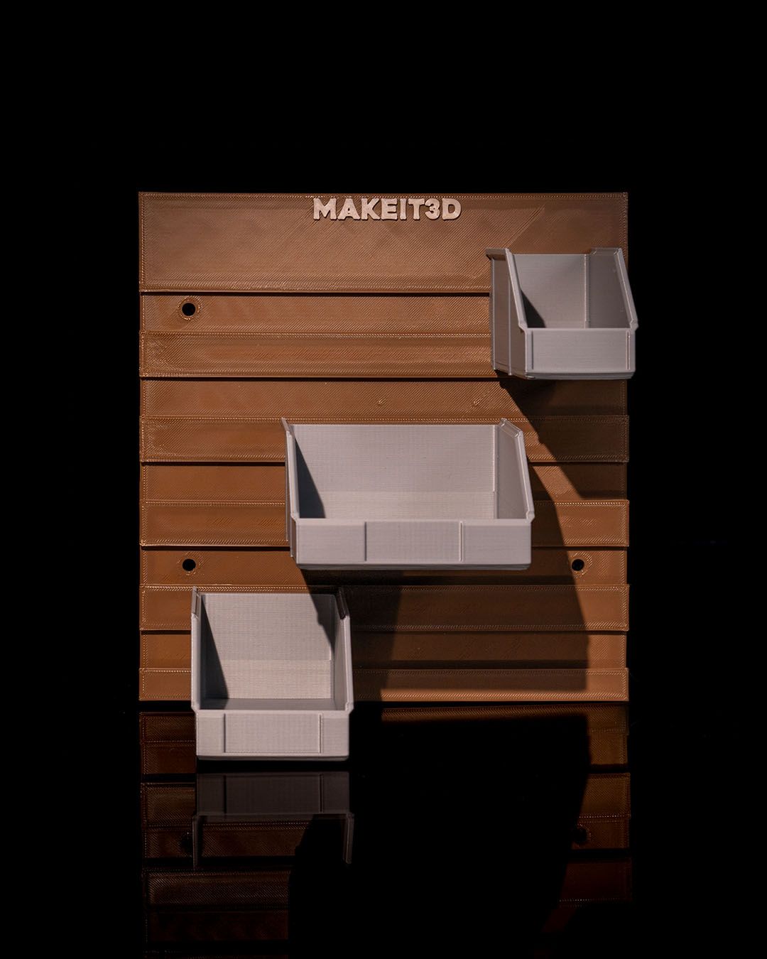 Wandmontierter modularer Organizer mit verstellbaren Fächern