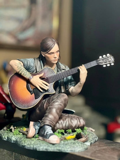 The Last of Us Ellie Figur The Last of Us Ellie Gitar spielend Objekt Groß 25CM