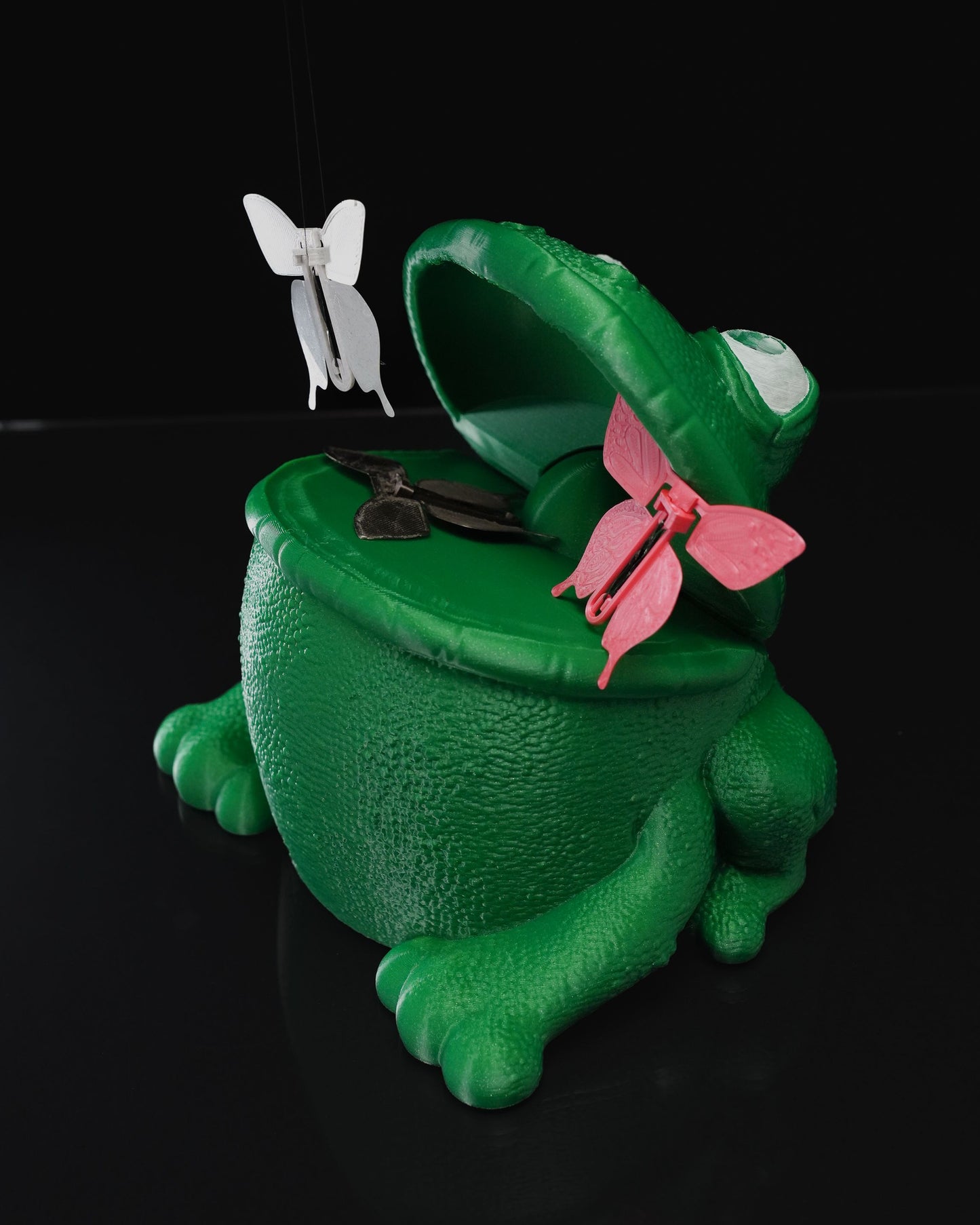 Schmetterling fressender Frosch Bewegliches Spielzeug 16CM
