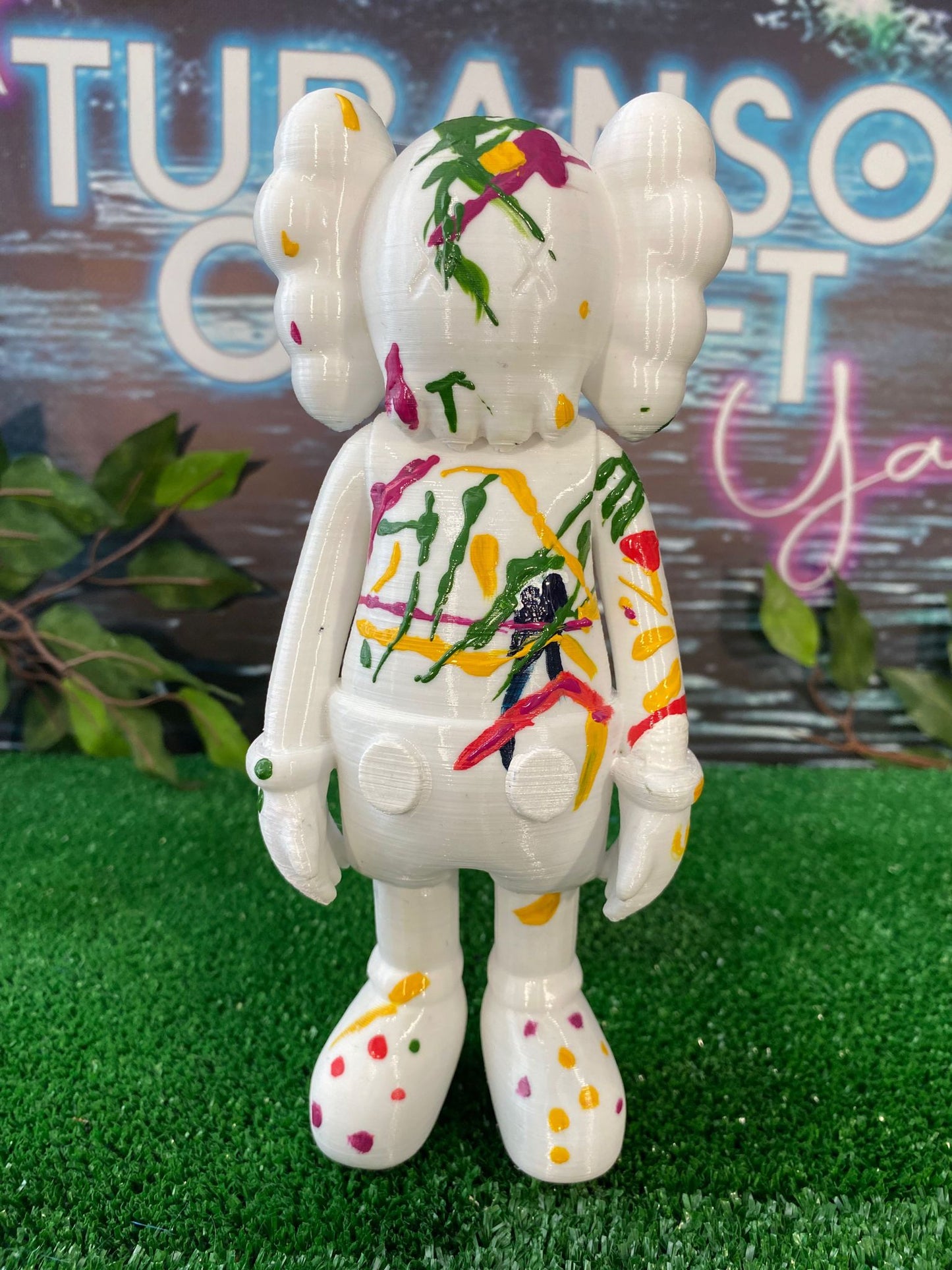Kaws Thinking Bemalte Figur 23 cm Höhe