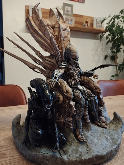 King Predator Bemalte Figur 25 CM Großformat