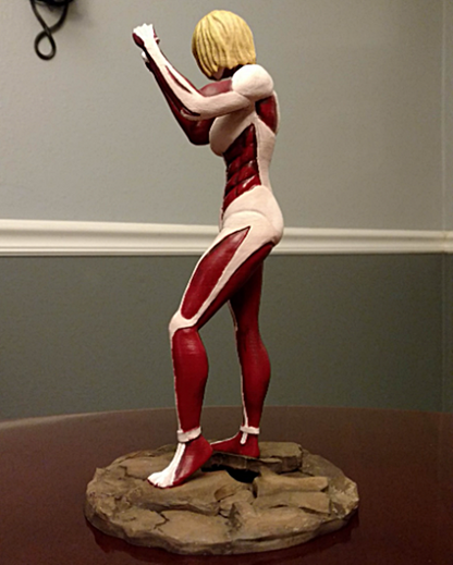 Attack On Titan Weiblicher Titan Bemalte Figur 25 cm