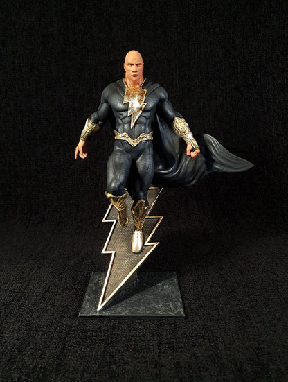 Black Adam Lost Rıhtım Dwayne Johnson Bemalte Figur 25 cm (Riesenformat)